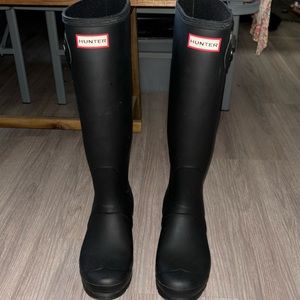 Black hunter boots